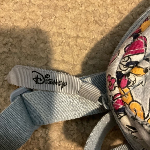 Disney Vera Bradley Belt Bag Family Fun - Picture 5 of 5